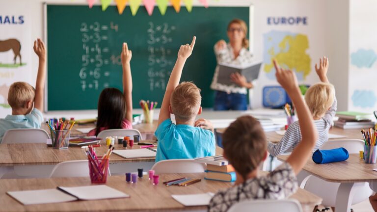 Limpieza Profunda Antes del Regreso a Clases: ¿Cómo Preparar tu Escuela con Productos Seguros y Eficientes?